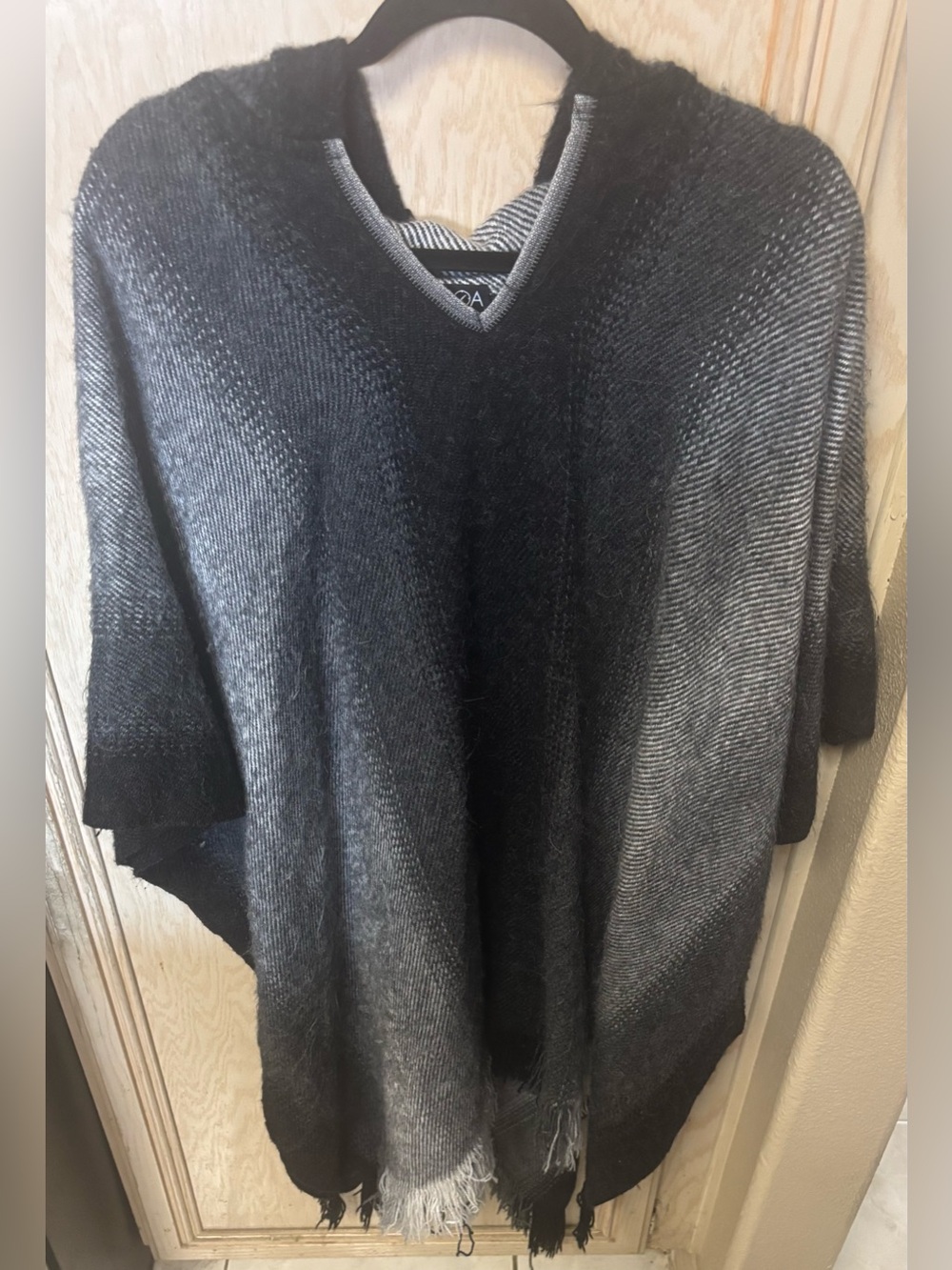 Gamboa ALPACA Wool Poncho Hooded Rancho Blanket Soft Cloak Black Gray Unisex